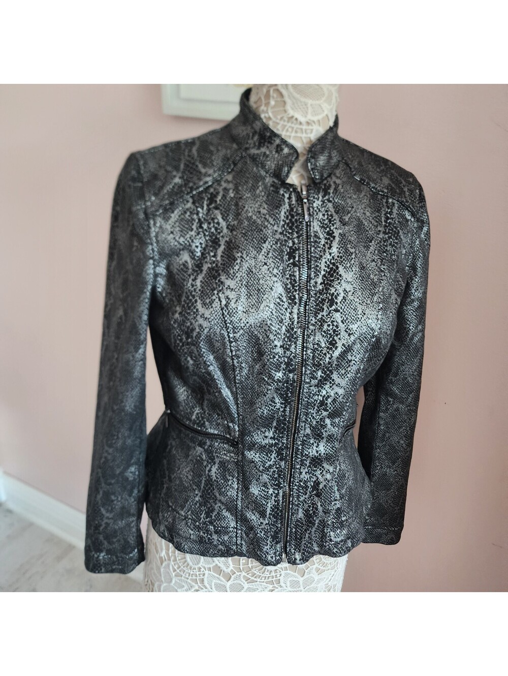 WHBM White House Black Market Snake Print Jacket Silver Black Zip Blazer 8